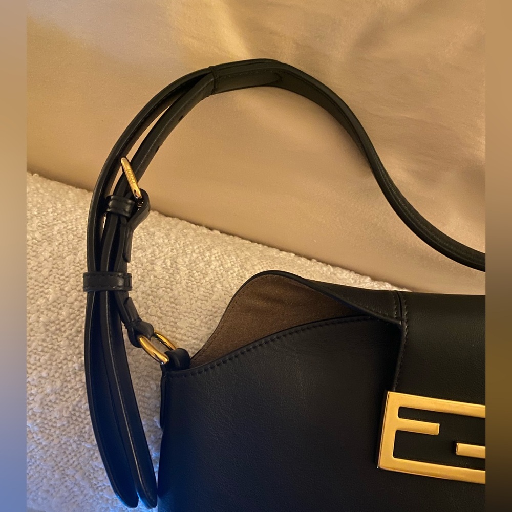 FENDI Vitello Croissant black leather handbag - Picture 6 of 6